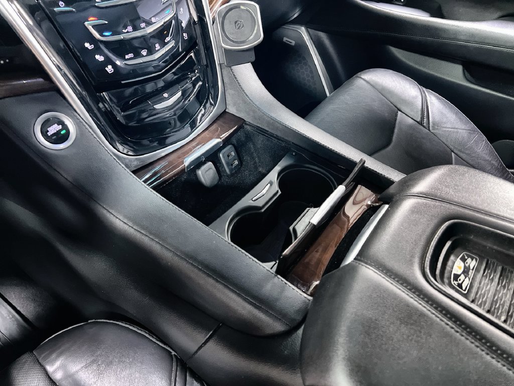 Used 2019 Cadillac Escalade Luxury RWD image 39