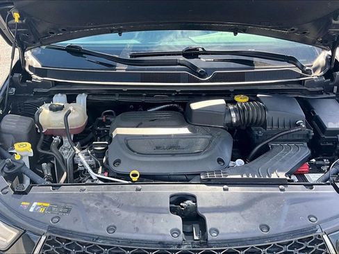 Used 2023 Chrysler Pacifica Touring-L FWD image 28