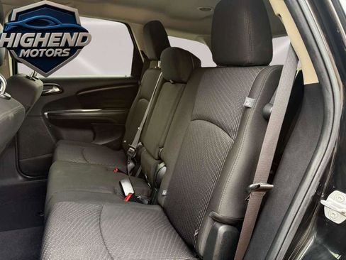 Used 2019 Dodge Journey SE image 16