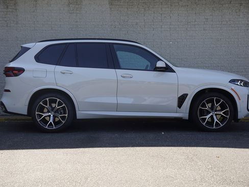 Used 2024 BMW X5 sDrive40i w/ M Sport Package RWD image 8