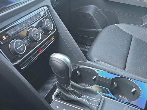 Used 2023 Volkswagen Atlas SE image 25