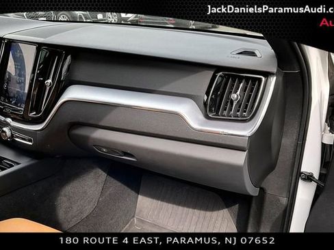 Used 2020 Volvo XC60 T5 Momentum w/ Protection Package Premier AWD/4WD image 13