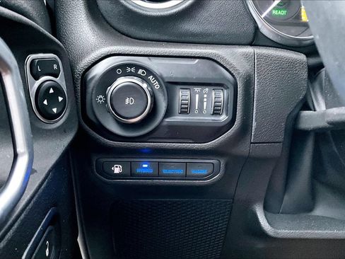 Used 2022 Jeep Wrangler Unlimited Rubicon 4xe w/ Cold Weather Group AWD/4WD image 28