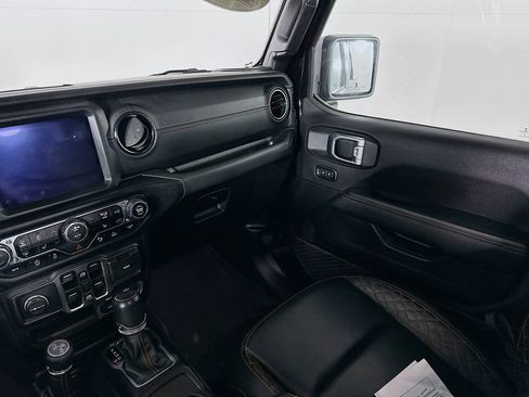 Certified 2021 Jeep Gladiator Overland AWD/4WD image 36