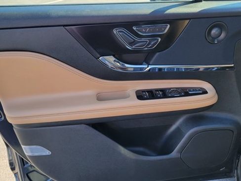 Used 2021 Lincoln Corsair Reserve w/ Equipment Group 201A image 18