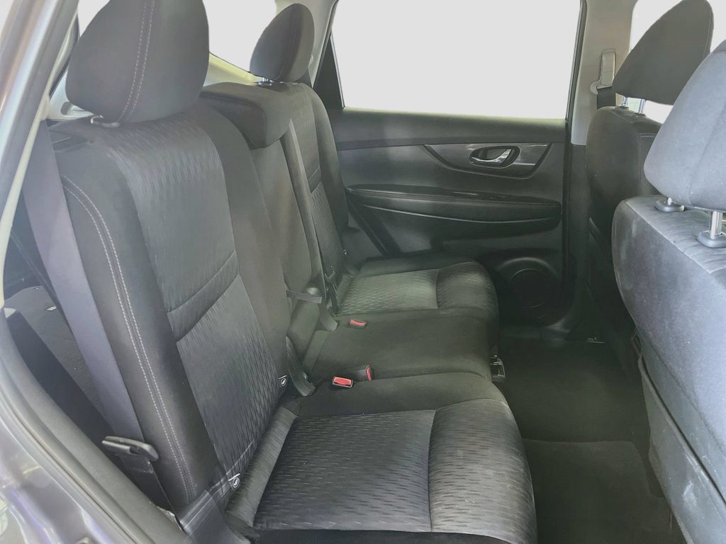 Used 2017 Nissan Rogue SV w/ SV Premium Package FWD image 28