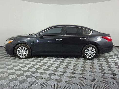 Used 2017 Nissan Altima 2.5 S w/ Power Driver Seat Package FWD image 4