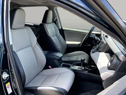 Used 2018 Toyota RAV4 Limited FWD image 9