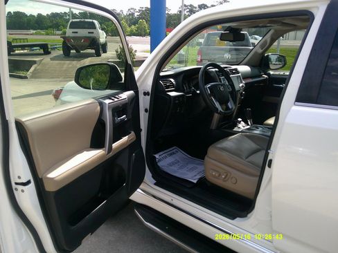 Used 2021 Toyota 4Runner Limited AWD/4WD image 8