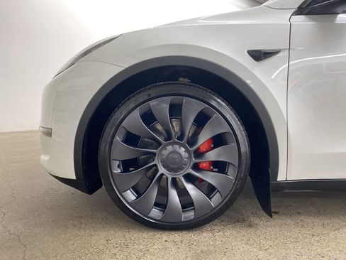 Used 2024 Tesla Model Y Performance image 10