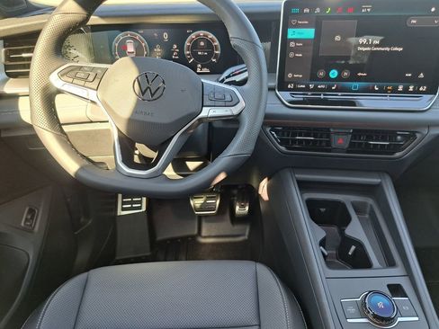 New 2026 Volkswagen Tiguan SE R-Line image 23