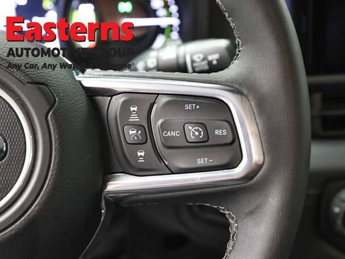 Used 2025 Jeep Wrangler Unlimited Sahara AWD/4WD image 16