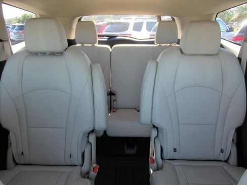 Used 2023 Buick Enclave Premium image 26