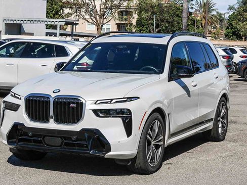New 2025 BMW X7 M60i image 3