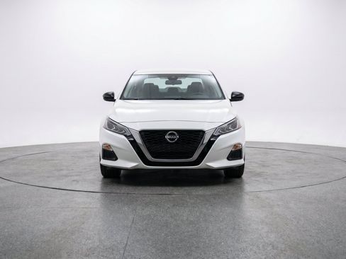 Used 2025 Nissan Altima 2.5 SV FWD image 2