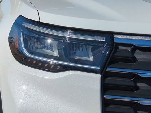 New 2026 Ford Explorer Active RWD image 10