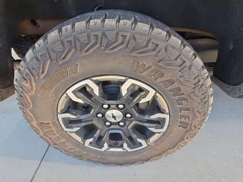 Used 2025 Chevrolet Silverado 1500 ZR2 image 15