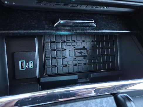 Used 2022 Ford Expedition Max Limited image 35