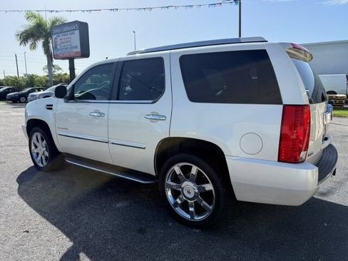 Used 2012 Cadillac Escalade Luxury RWD image 6