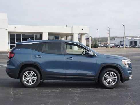 Used 2024 GMC Terrain SLE image 20