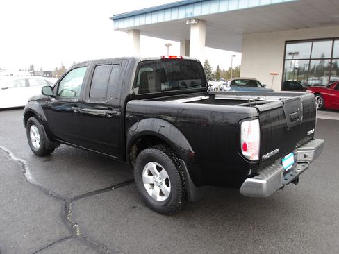 Used 2010 Nissan Frontier SE image 3