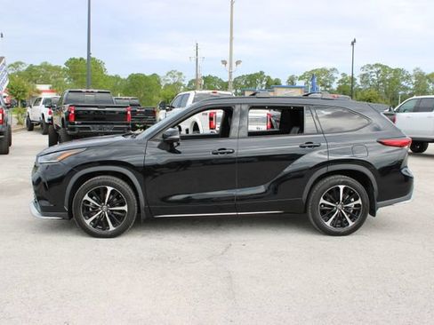 Used 2022 Toyota Highlander XSE AWD/4WD image 6