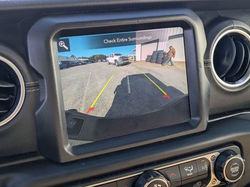 Used 2021 Jeep Gladiator Overland w/ Popular Equipment Package image 23