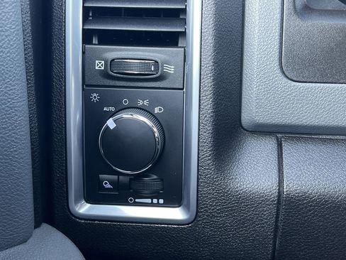 Used 2019 RAM 1500 Classic SLT image 14