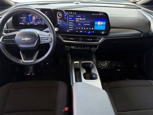 Used 2025 Chevrolet Equinox EV LT FWD image 16