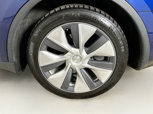 Used 2023 Tesla Model Y Long Range image 11