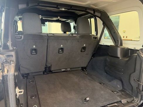 Used 2024 Jeep Wrangler Unlimited Rubicon image 26