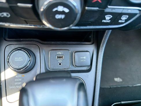 Used 2020 Jeep Cherokee Latitude Plus image 29