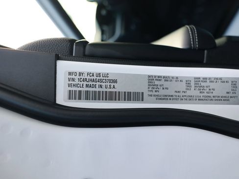 New 2025 Jeep Grand Cherokee Altitude image 33