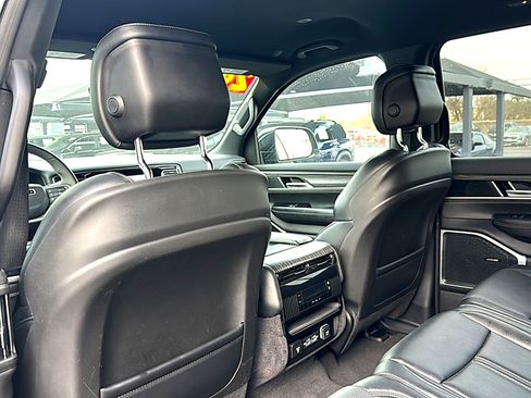 Used 2024 Jeep Wagoneer L Series II image 17