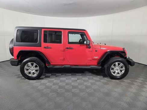 Used 2013 Jeep Wrangler Unlimited Sahara w/ Connectivity Group AWD/4WD image 4