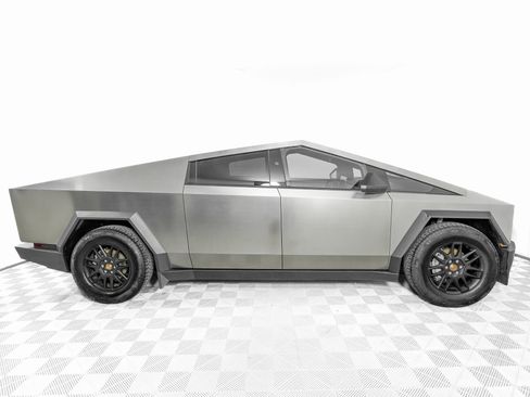 Used 2025 Tesla Cybertruck AWD Crew Cab image 4