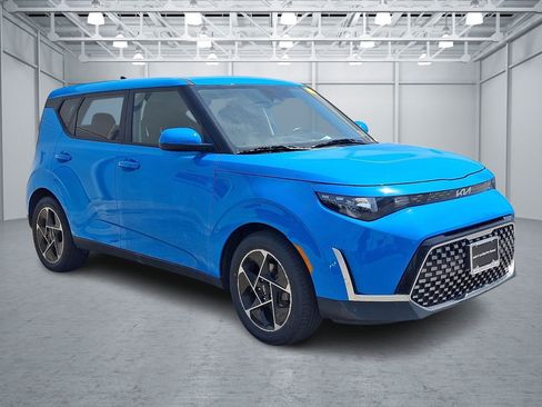 Used 2024 Kia Soul EX FWD image 3