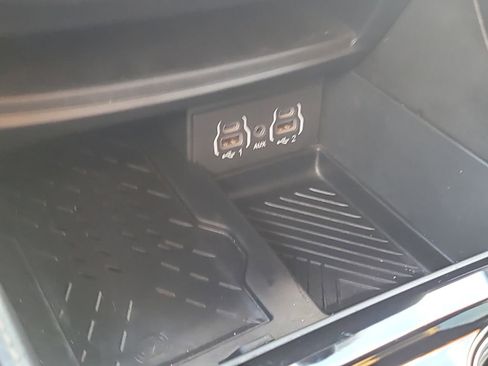 Certified 2025 Chrysler Pacifica Limited image 28