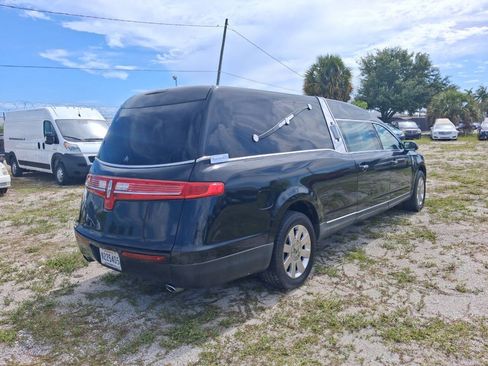 Used 2013 Lincoln MKT AWD image 6