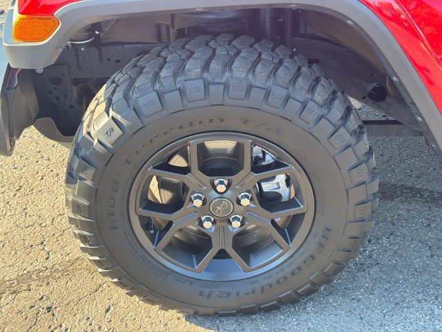 Certified 2025 Jeep Gladiator Mojave AWD/4WD image 10