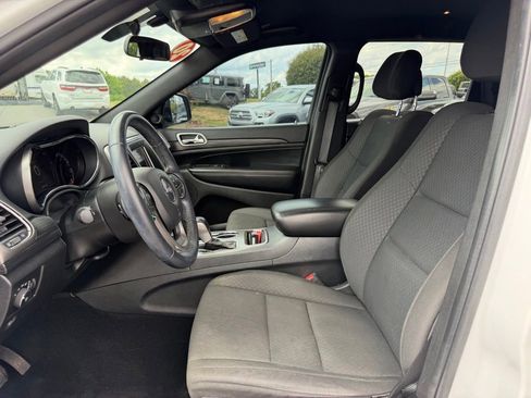 Used 2020 Jeep Grand Cherokee Laredo RWD image 14