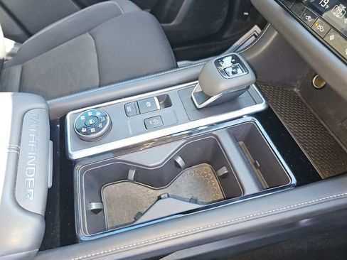 Used 2023 Nissan Pathfinder SV w/ SV Premium Package image 21