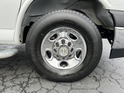 Used 2024 Chevrolet Express 2500 w/ Driver Convenience Package image 10