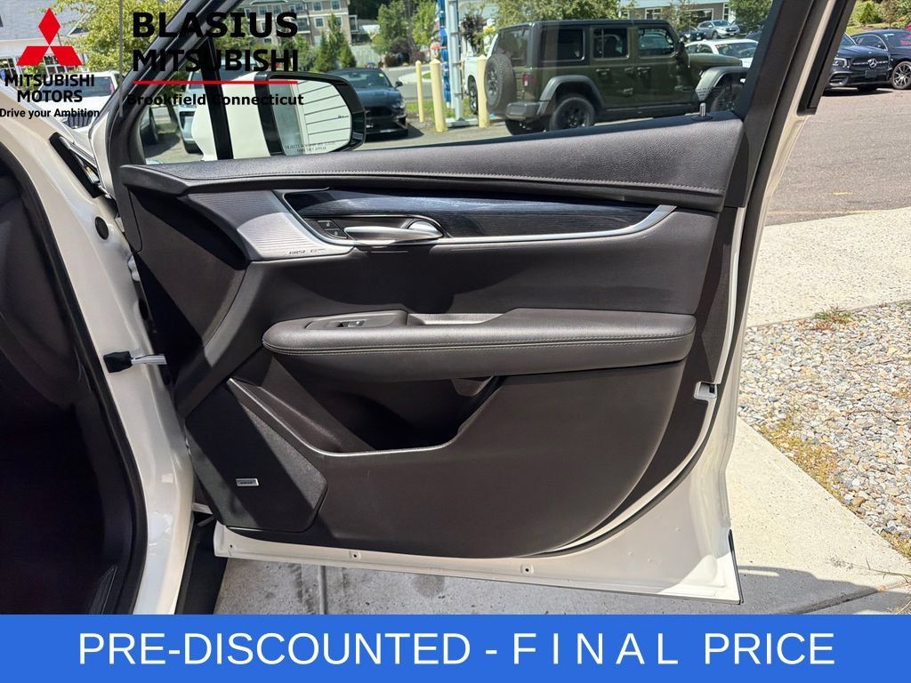 Used 2025 Cadillac XT5 Premium Luxury AWD/4WD image 52