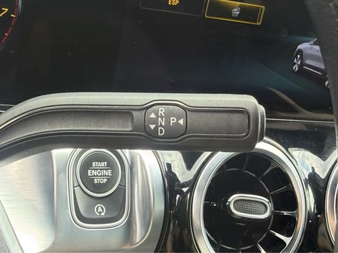 Used 2023 Mercedes-Benz GLB 250 4MATIC image 29