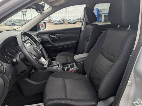 Used 2019 Nissan Rogue SV image 8