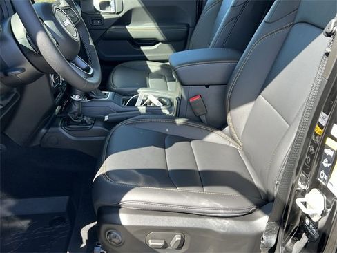 New 2025 Jeep Gladiator Sport image 19