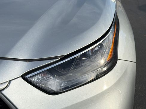 Used 2025 Toyota Highlander LE image 11