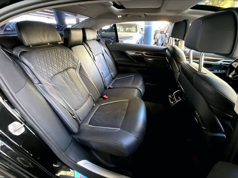 Used 2021 BMW 750i xDrive 750i xDrive w/ Luxury Rear Seating Package image 20