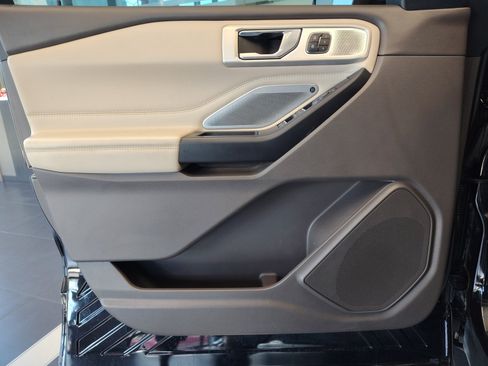 Used 2020 Ford Explorer Platinum w/ Premium Technology Package AWD/4WD image 31